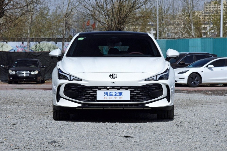 MG7 2023 chính thức ra mắt với giá quy đổi chỉ 405 triệu đồng