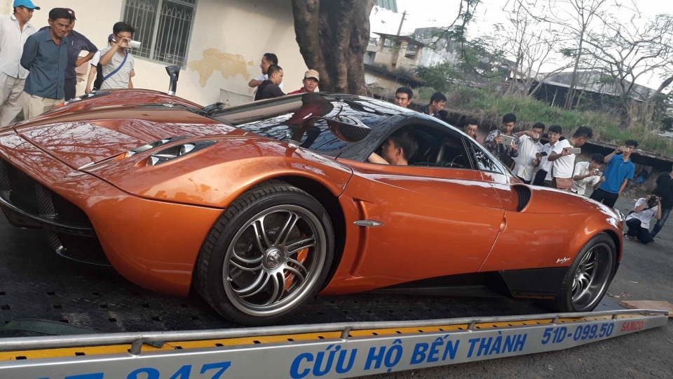 Siêu xe sieu xe than gio pagani huayra chinh thuc lan banh tai sai gon