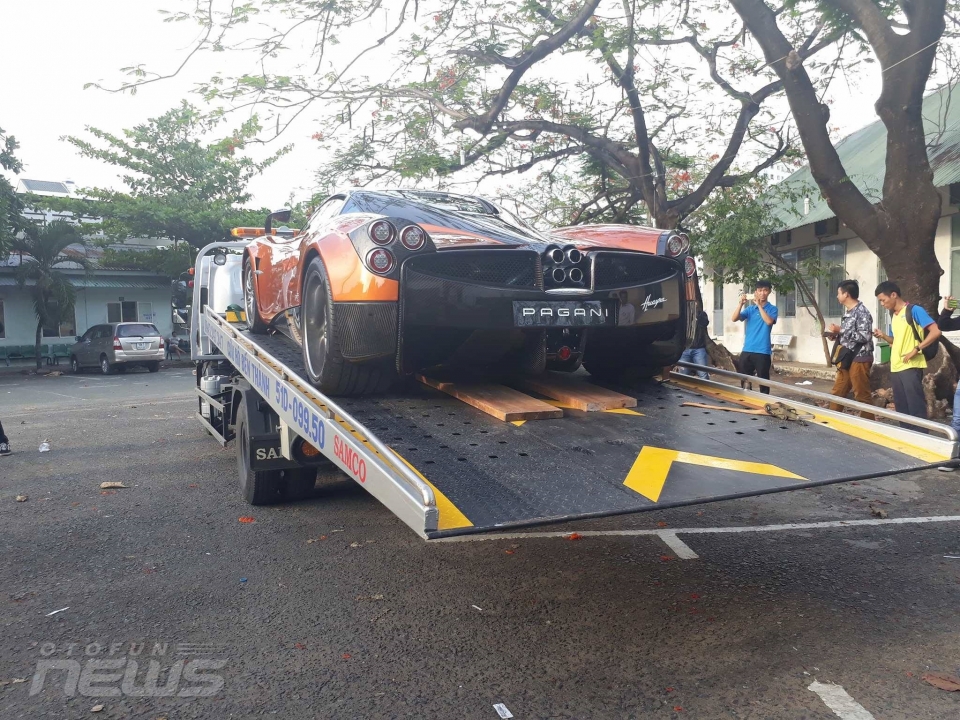 Siêu xe sieu xe than gio pagani huayra chinh thuc lan banh tai sai gon