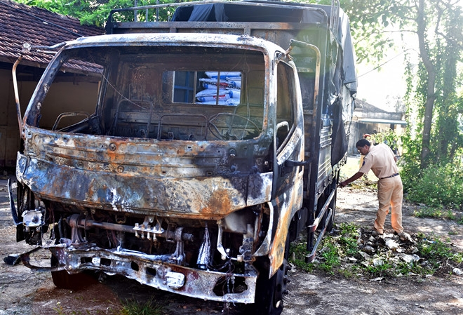 nan nhan 17 tuoi tu vong duoi gam xe tai boc chay tren quoc lo