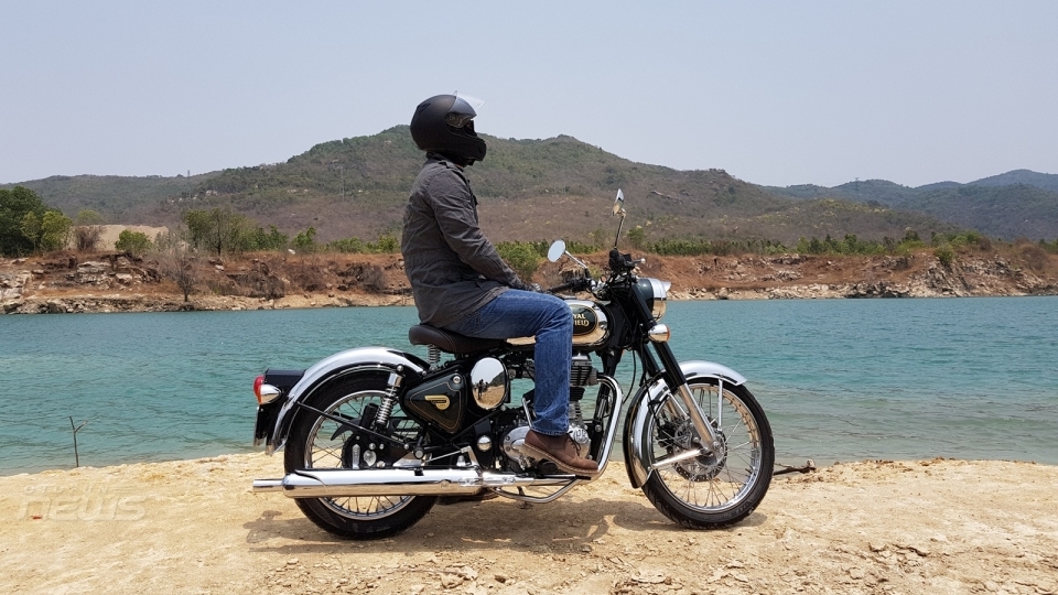 Royal Enfield Classic 500: kiểu dáng cổ điển, đậm chất nhà binh