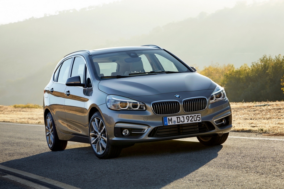 bmw khuyen mai 50 thue truoc ba dip le 304