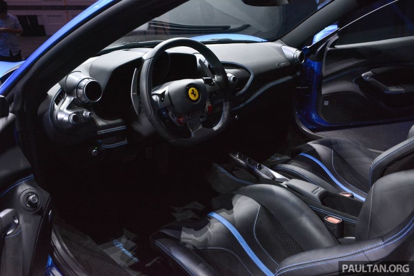 ngua chien ferrari f8 tributo dau tien den dong nam a