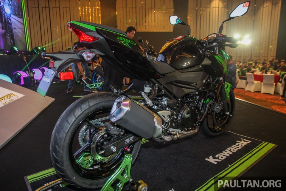 kawasaki gioi thieu bo doi z400 se abs va z250 abs 2019
