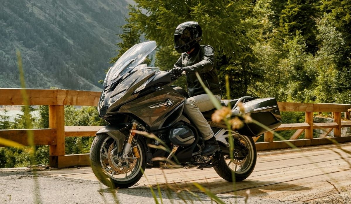 BMW R1250RT 2021 ra mắt tại Malaysia