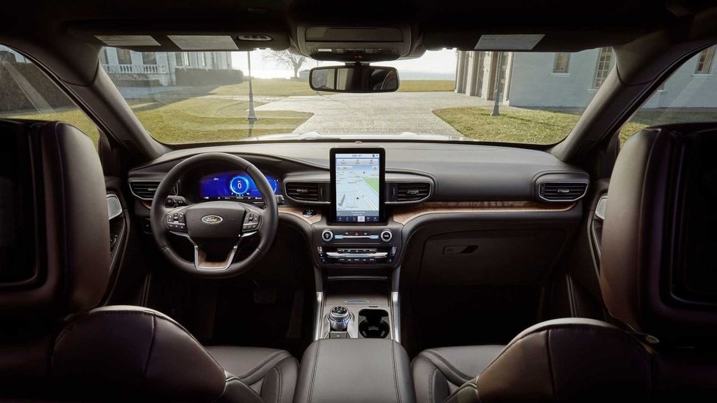 Ford Explorer 2021 có giá 2,268 tỉ đồng tại Việt Nam