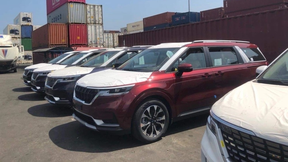 Lô xe Kia Sedona thế hệ mới tiếp tục cập cảng Việt Nam