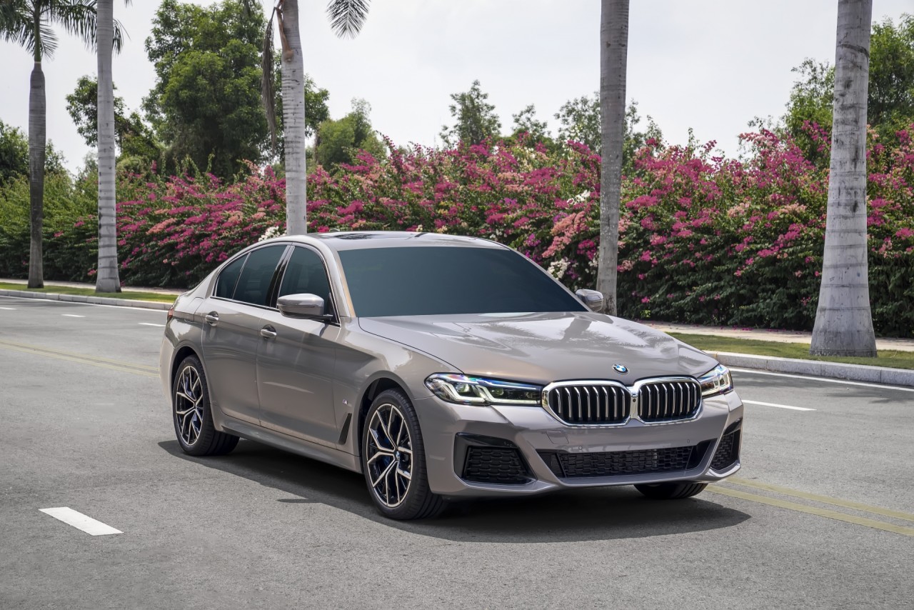 BMW 5 Series mới ra mắt, thêm gói M Sport, có giá từ 2,5 tỷ đồng