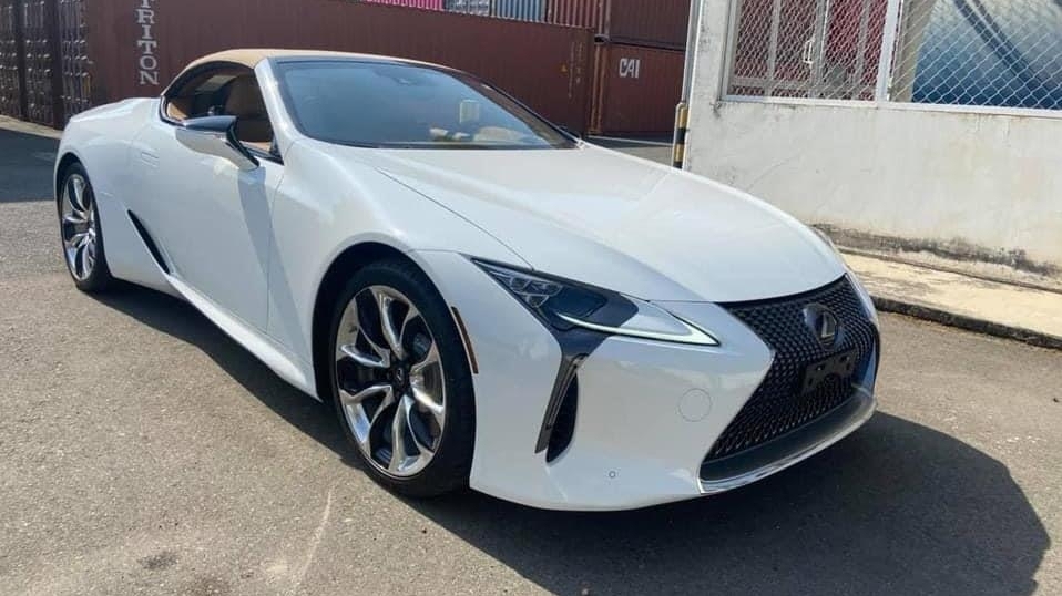 Xe thể thao Lexus LC 500 mui trần về Việt Nam với giá hơn 10 tỷ đồng
