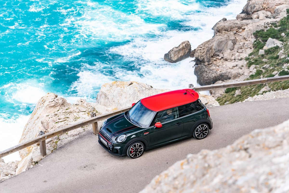 Ra mắt MINI John Cooper Works phiên bản nâng cấp 2022