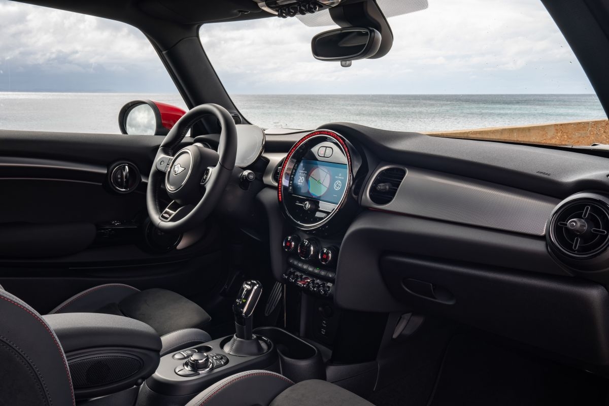 Ra mắt MINI John Cooper Works phiên bản nâng cấp 2022