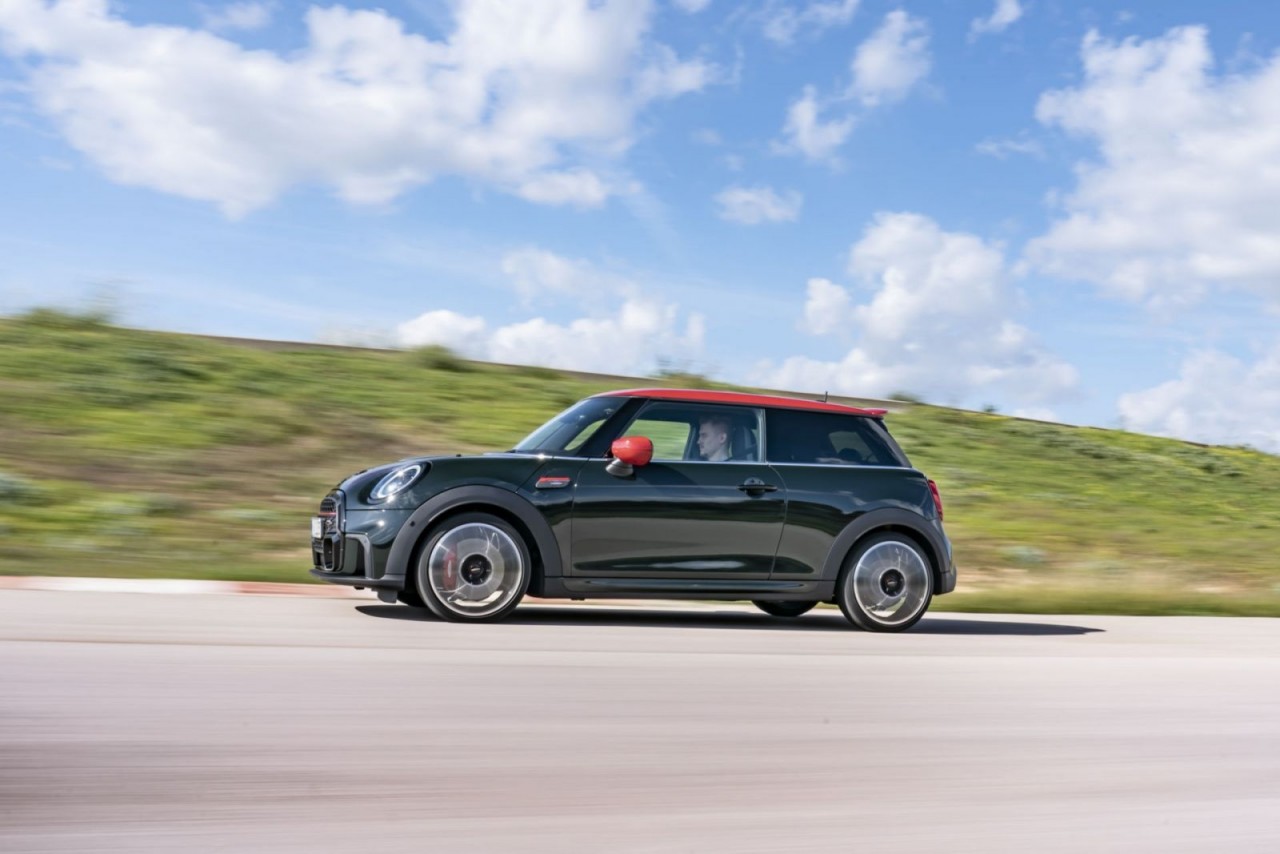 Ra mắt MINI John Cooper Works phiên bản nâng cấp 2022