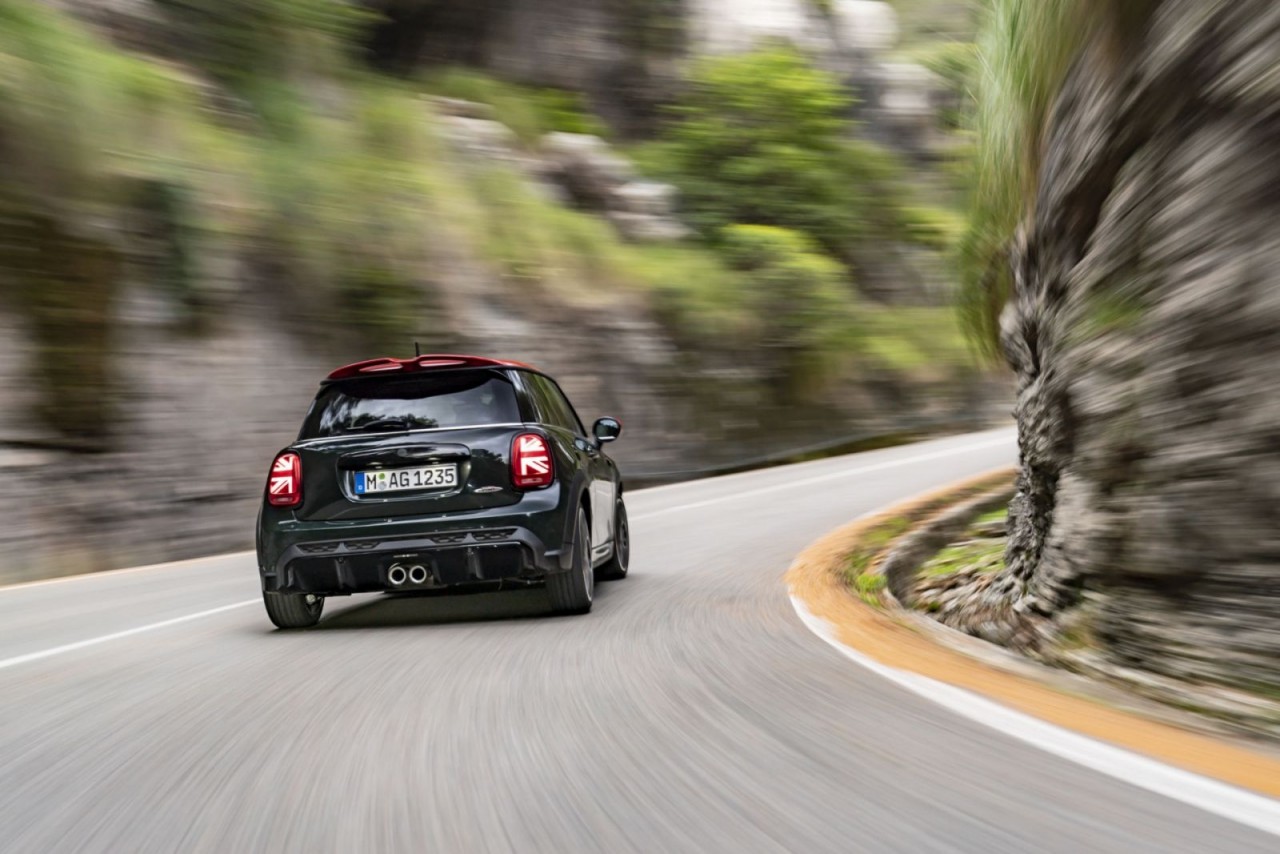 Ra mắt MINI John Cooper Works phiên bản nâng cấp 2022