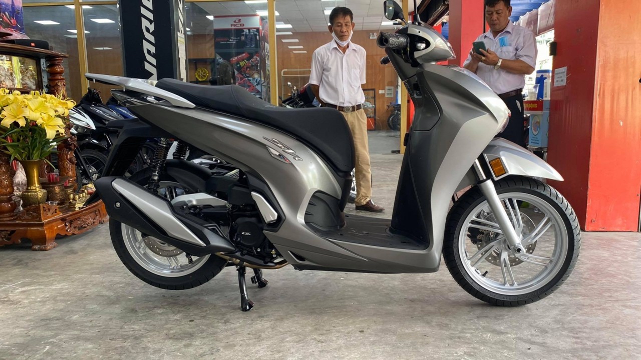 Honda SH 350i 2021 đầu tiên về Việt Nam, giá 400 triệu đồng