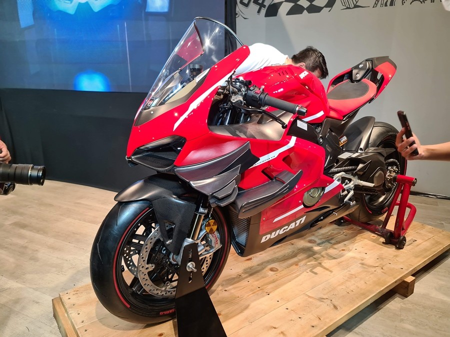 Minh Nhựa 'tậu' Ducati Superleggera V4 độc nhất Việt Nam với giá gần 6 tỷ đồng