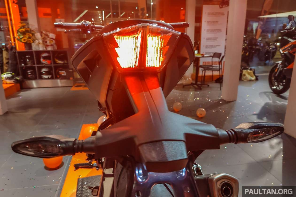 KTM Duke 250 2022 có thêm màu mới