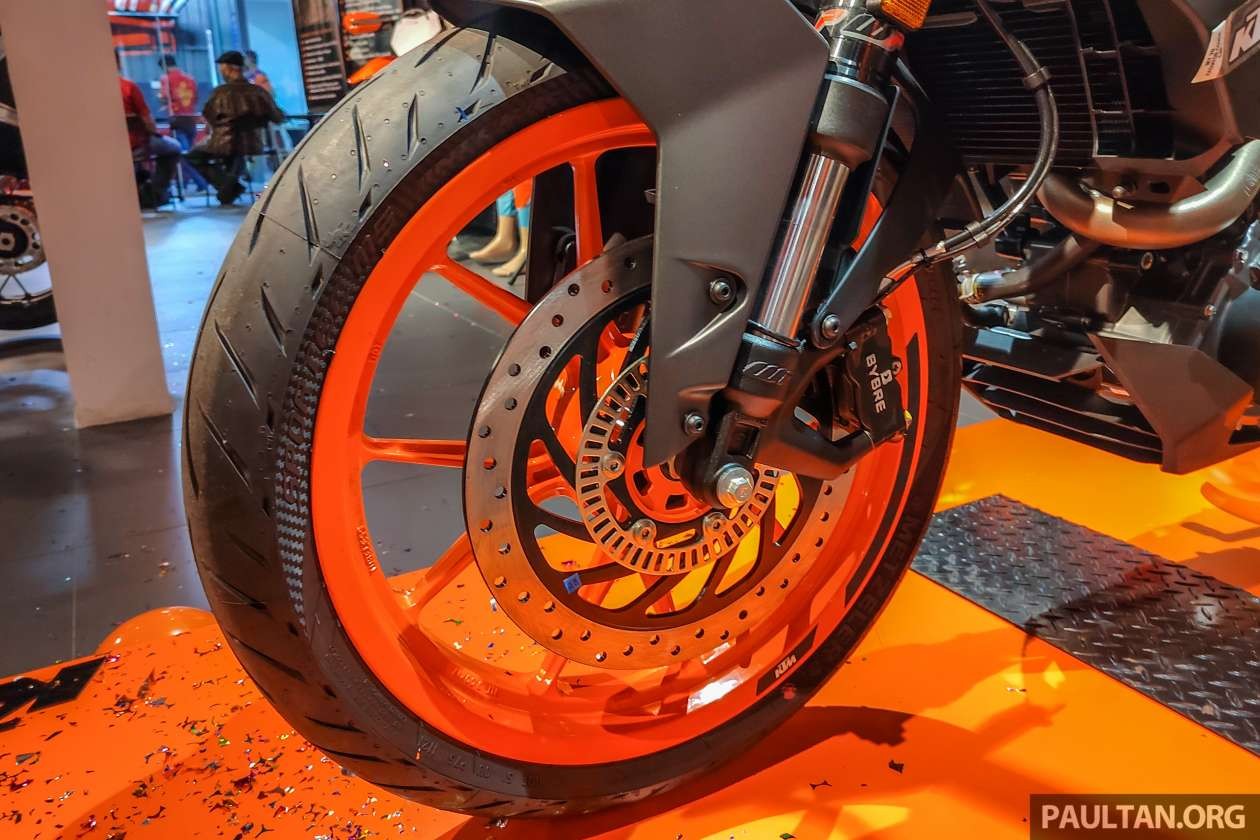 KTM Duke 250 2022 có thêm màu mới