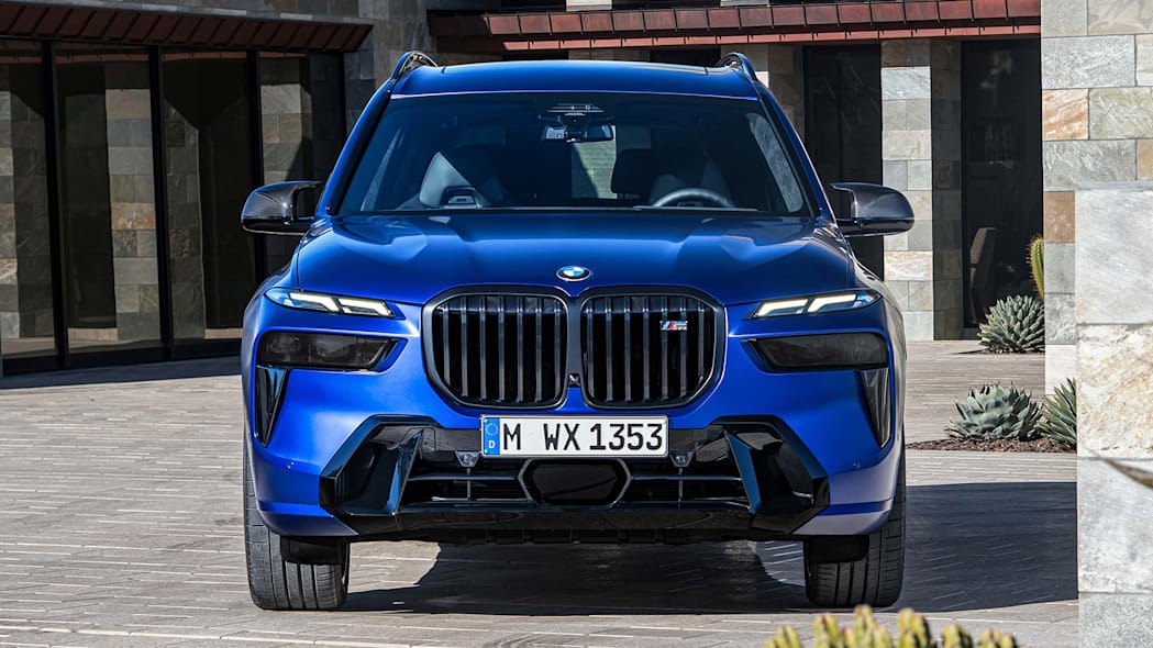 BMW X7 mới chạy 4600 km đã được rao bán mức giá gần 67 tỷ đồng gây tranh  luận Giá này thà mua xe mới