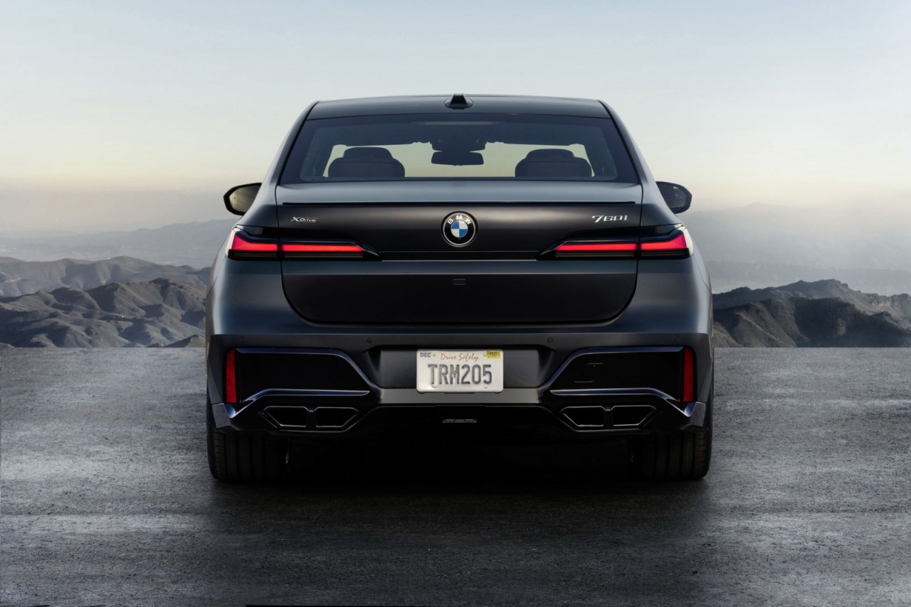 BMW 7-Series 2023 ra mắt, thay đổi toàn diện từ trong ra ngoài