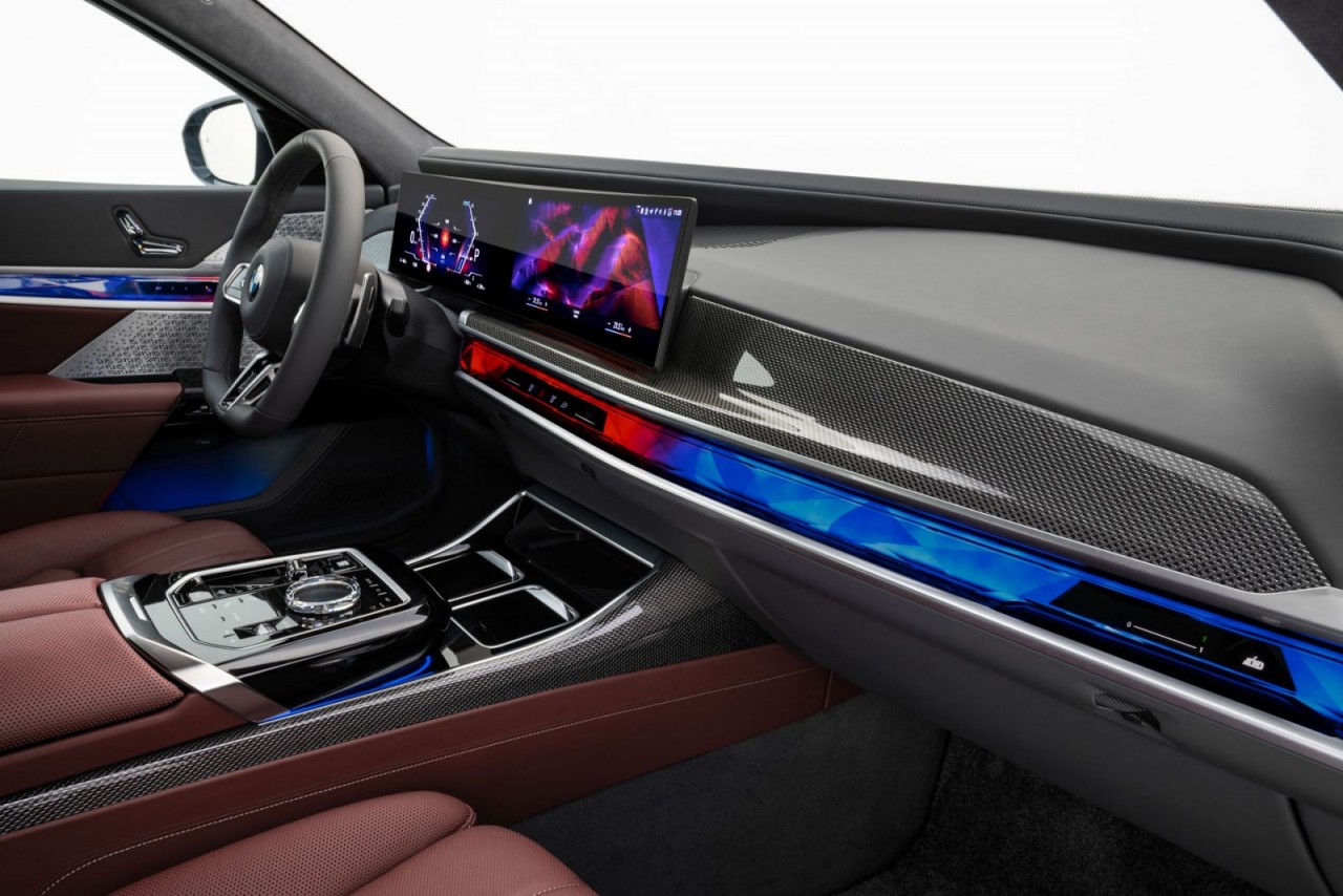 BMW 7-Series 2023 ra mắt, thay đổi toàn diện từ trong ra ngoài