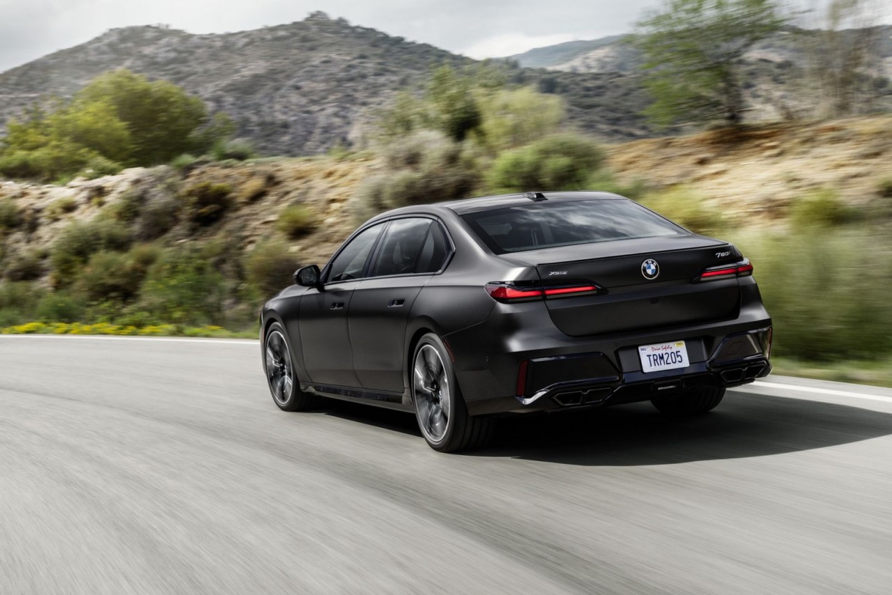 BMW 7-Series 2023 ra mắt, thay đổi toàn diện từ trong ra ngoài