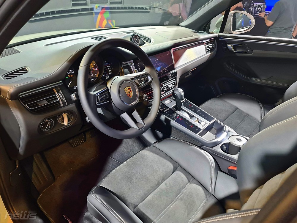 Porsche Macan ra mắt, giá từ 2,99 tỷ đồng và chưa bao gồm option