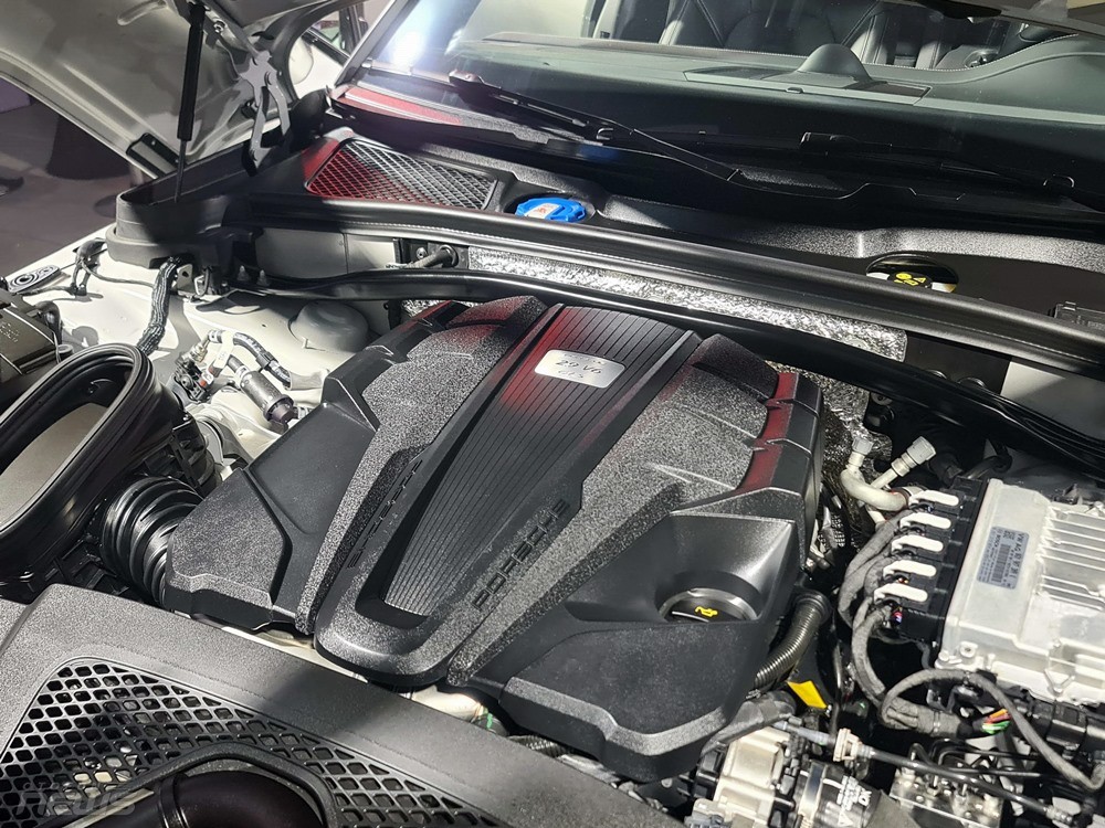 Porsche Macan ra mắt, giá từ 2,99 tỷ đồng