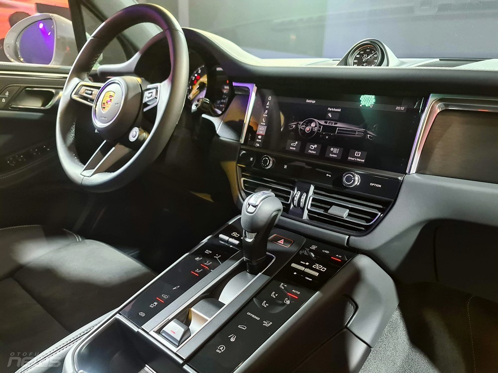 Porsche Macan ra mắt, giá từ 2,99 tỷ đồng và chưa bao gồm option