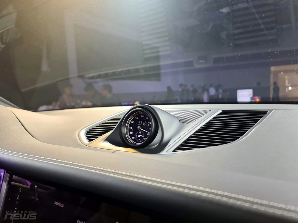 Porsche Macan ra mắt, giá từ 2,99 tỷ đồng và chưa bao gồm option