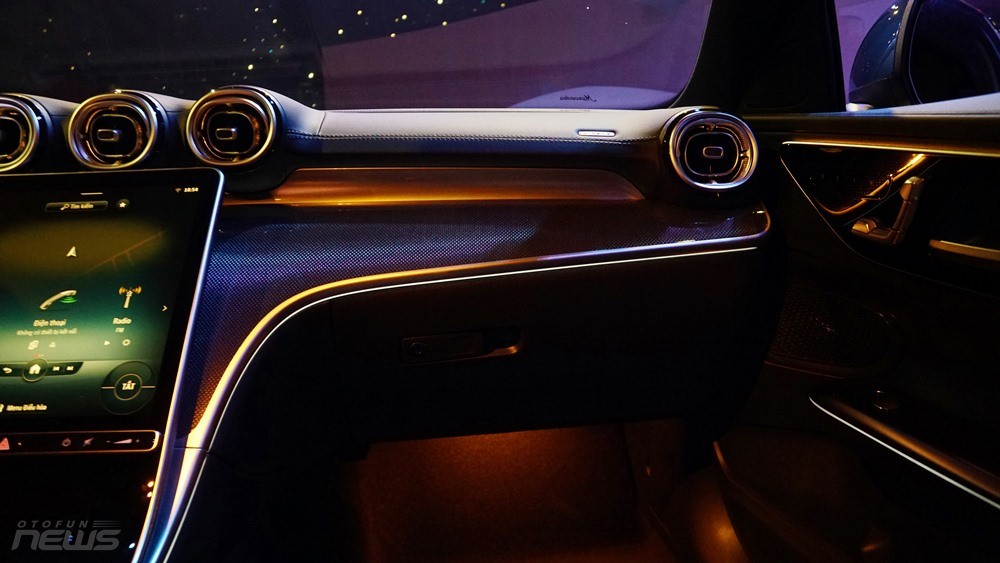 Mercedes-Benz C-Class hoàn toàn mới ra mắt, giá từ 1,6 tỷ đồng