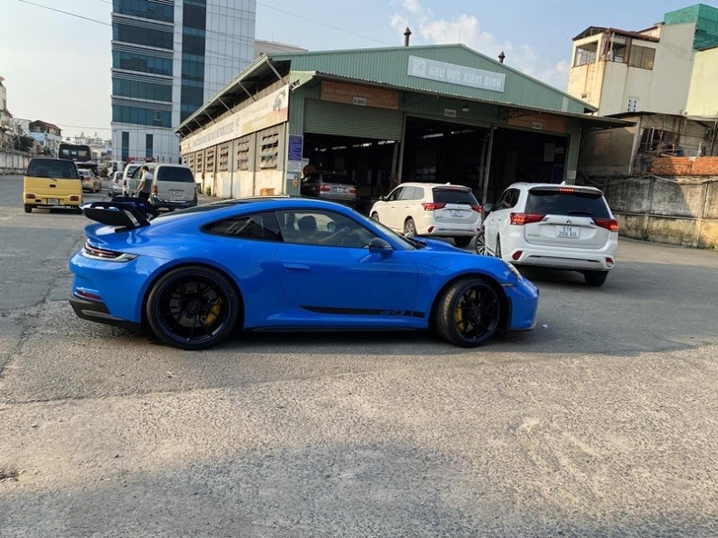 Porsche 911 GT3 của “Cường đô la” ra biển trắng