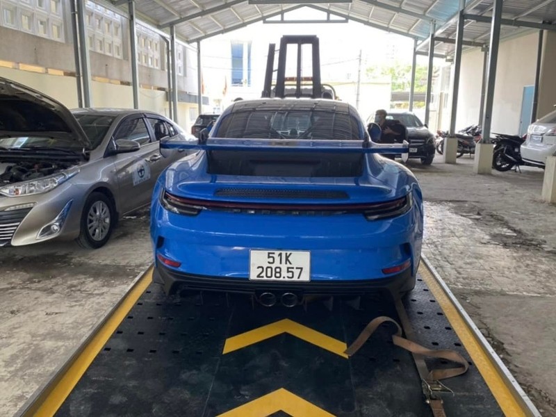 Porsche 911 GT3 của “Cường đô la” ra biển trắng