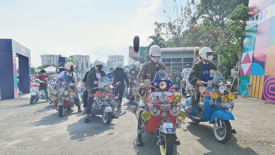 Hơn 1000 xe Vespa tụ hội tại Vespa Day 2022