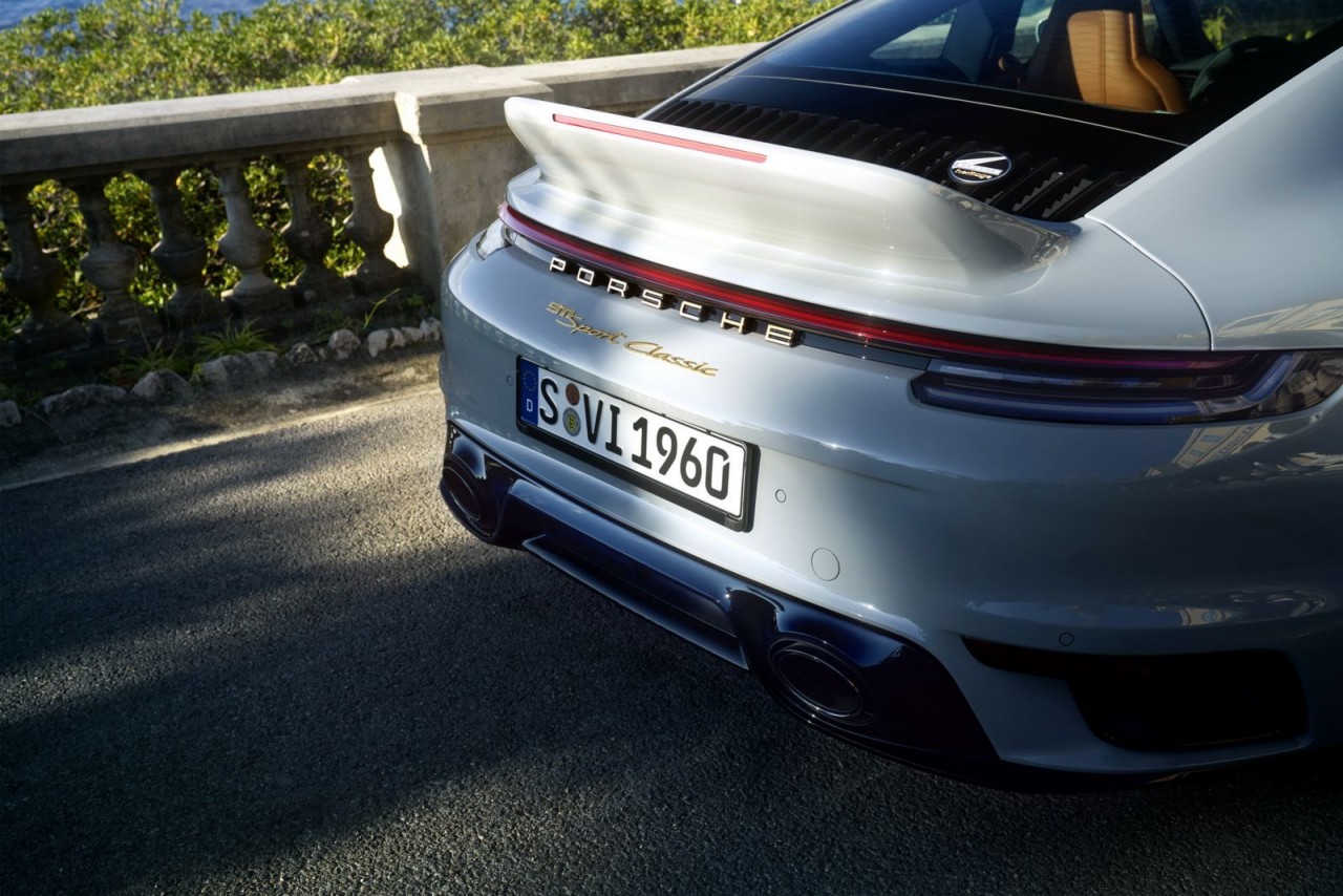 Porsche ra mắt 911 Sport Classic 2023 sử dụng hộp số sàn
