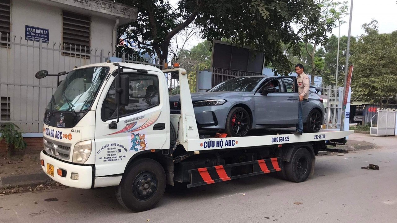 Bắt gặp "bộ đôi" Civic Type R đang đăng kiểm tại Hà Nội