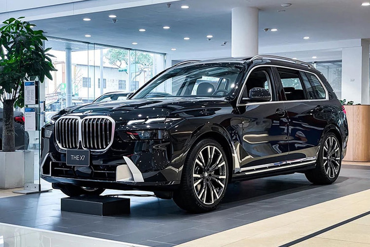 Cận cảnh BMW X7 2023 có mặt tại đại lý