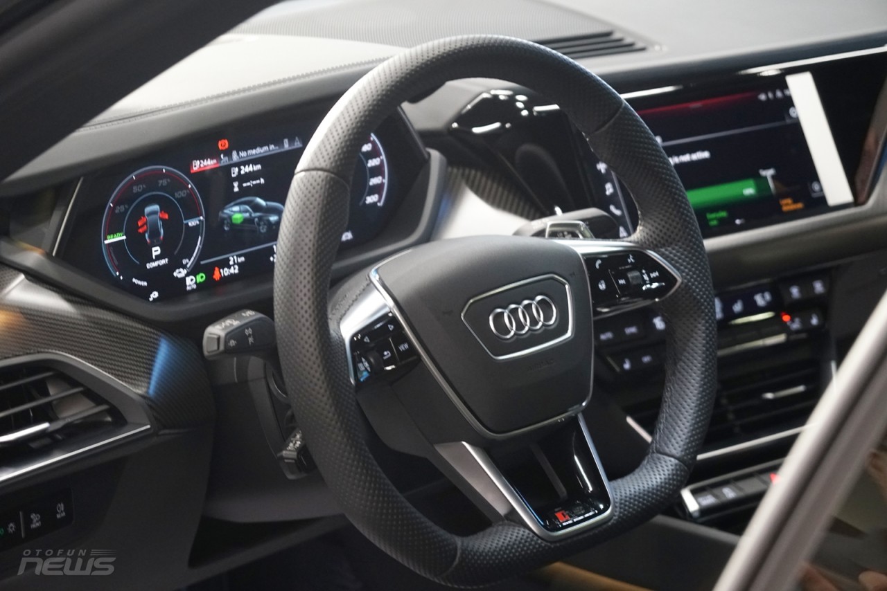 Cận cảnh xe thể thao điện Audi RS e-tron GT, giá 5,9 tỷ đồng