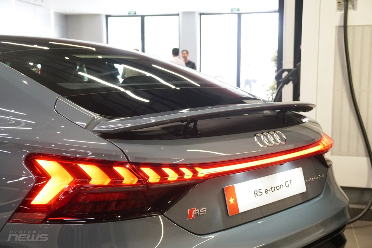 Cận cảnh xe thể thao thuần điện Audi RS e-tron GT, giá 5,9 tỷ đồng