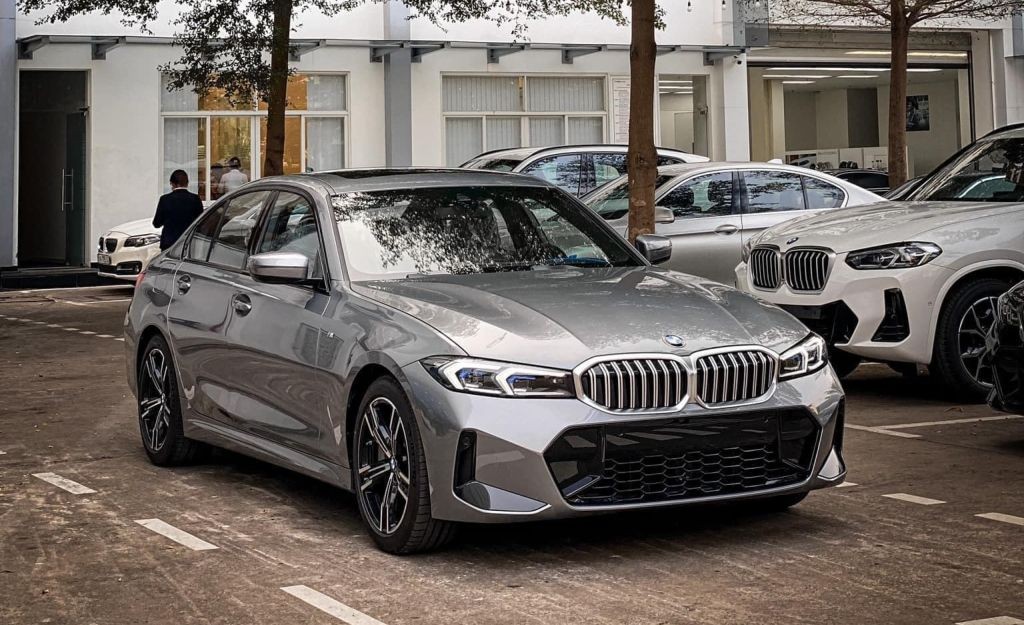 BMW 330i M Sport 2023 có mặt tại đại lý