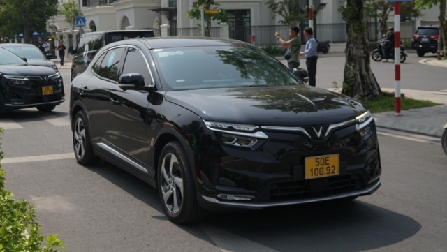 VinFast VF8 dừng chạy dịch vụ taxi Xanh SM Luxury