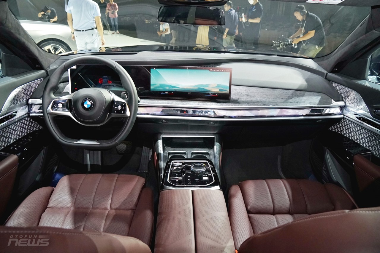 Cận cảnh BMW 7-Series 2023 giá từ 5,199 tỷ đồng tại Việt Nam