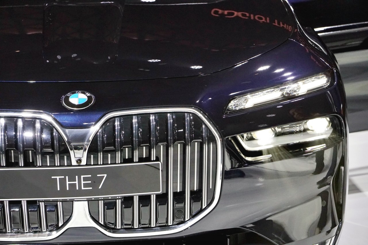 Cận cảnh BMW 7-Series 2023 giá từ 5,199 tỷ đồng tại Việt Nam