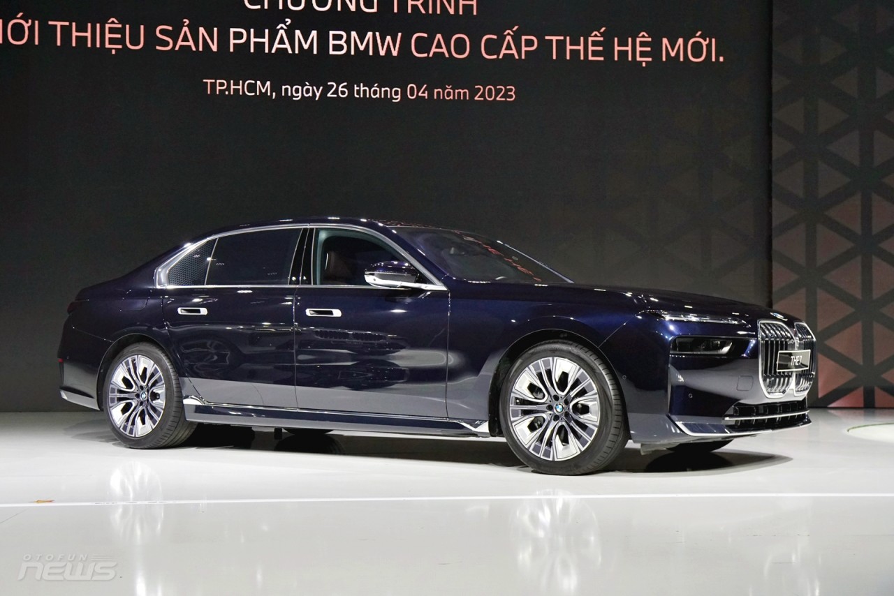Cận cảnh BMW 7 Series 2023 giá từ 5,199 tỷ đồng tại Việt Nam