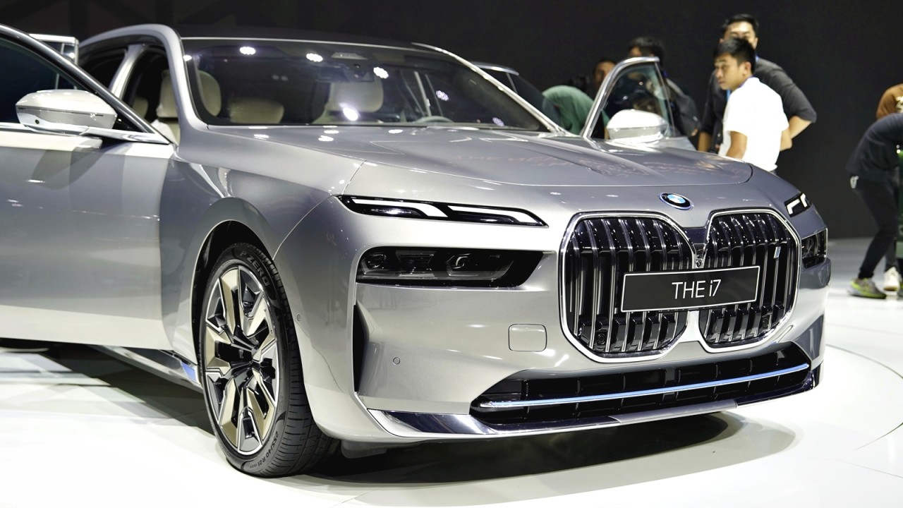 Cận cảnh xe điện hạng sang BMW i7 2023 giá 7,2 tỉ đồng tại Việt Nam