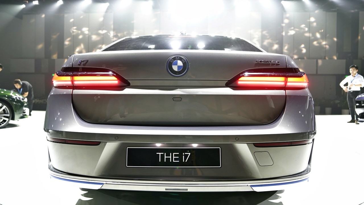 Cận cảnh xe điện hạng sang BMW i7 2023 giá 7,2 tỉ đồng tại Việt Nam