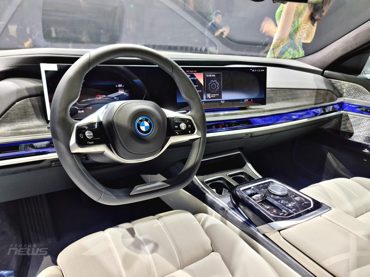 Cận cảnh xe điện hạng sang BMW i7 2023 giá 7,2 tỷ đồng tại Việt Nam