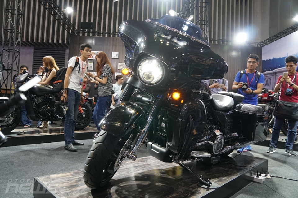 vmcs 2017 harley davidson ra mat street rod va cvo street glide 2017 danh cho gioi tre