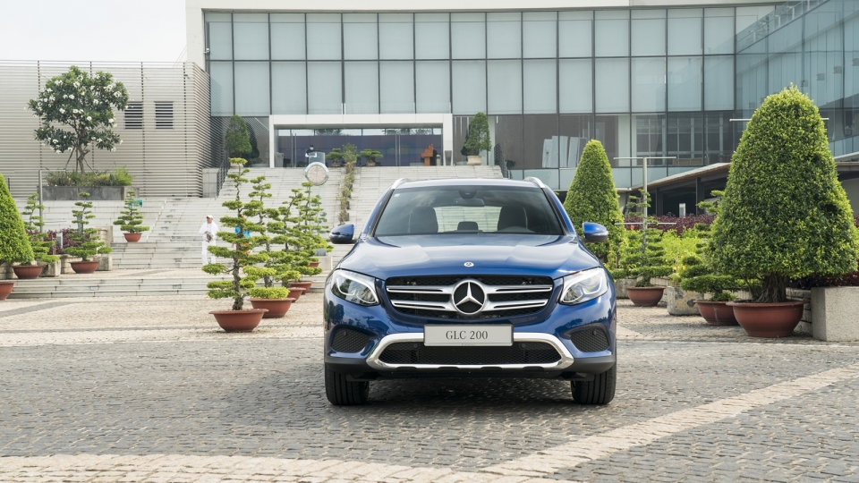 mercedes benz glc 200 da san sang den tay khach hang