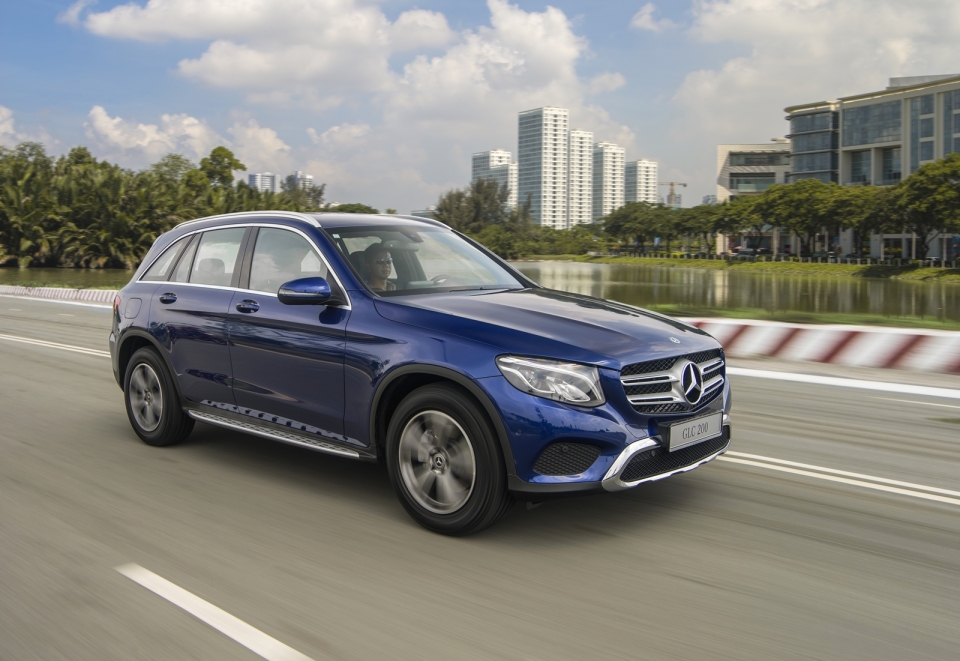 mercedes benz glc 200 da san sang den tay khach hang