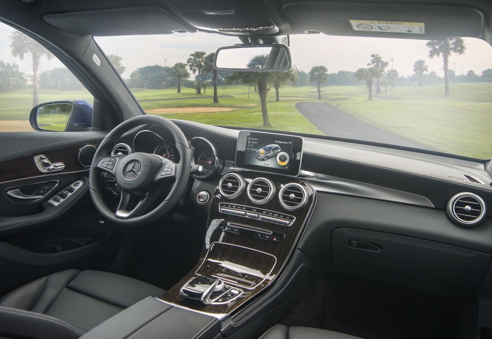 mercedes benz glc 200 da san sang den tay khach hang
